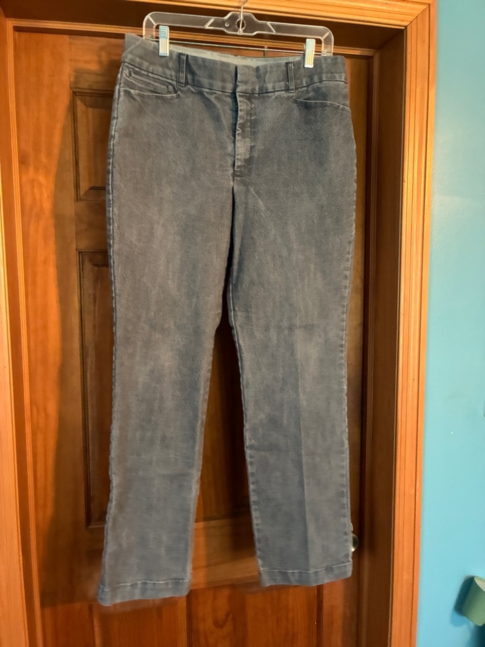Gloria Vanderbilt Straight Leg Jeans in Slate Gray